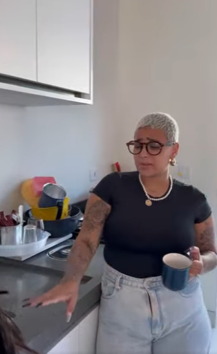 D0400015 Ela havia construído uma casa no terreno da sua mã part2