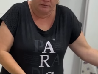 D0100007 Mãe da uma lição no filho por ele não querer ajuda part2