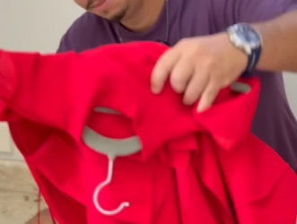 D1800012 Esposa queima vestido da sogra por inveja, mas part2