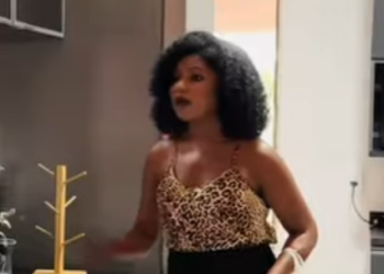 D1000003 A mãe estava passando dificuldades e olha oque a filha fez part2