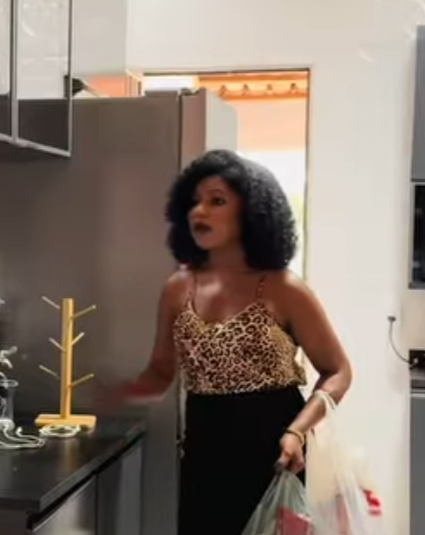 D1000003 A mãe estava passando dificuldades e olha oque a filha fez part2