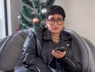 D0400007 Se achando porque namorado lhe deu um celular, part2