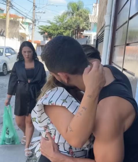 D0100004 Ela se apaixonou pelo vizinho porque marido não part1