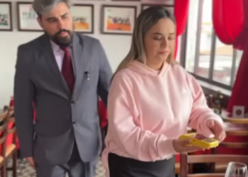 D0100009 Garçom tratou mal essa mulher por causa da roupa, sem saber quem ela era… part2