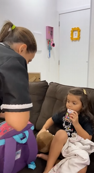 D1800006 Feito Empregada levava filha escondida para o trabalho até que isso aconteceu part2