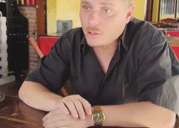 D0100003 Milionária surpreende um homem pobre part2