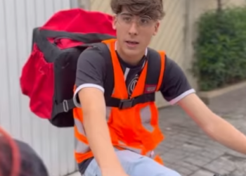 D0100003 Jovem Delivery descobre que seu pai tem outra famí part2