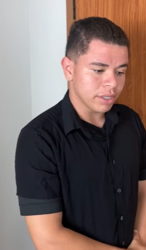 D1000019 Funcionária pede pro patrão se esconder pra ele ve part2