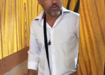 D0100014 Aproveitou o descuido do garçom para fazer isso com ele part2