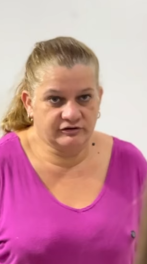 D0100008 Veja o que a mãe foi capaz de fazer com a própria filha… part2
