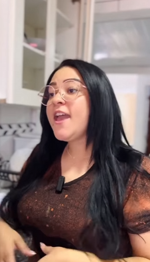 D2000003 Patroa humilha empregada, sem lembrar do seu passado part2