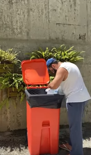 D2100002 Pai Dá Uma Grande Lição na Filha Mimada e a Reação Deles Viralizou part2