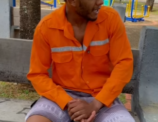 D2100007 Homem fica milionário e compra uma casa para sua mãe, que foi muito humilhada. part2