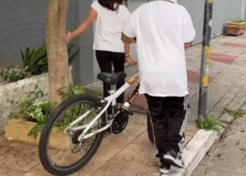 D0100007 Homem gasta dinheiro com filho de outra pessoa enquanto sua filha não tenho o que comer part2