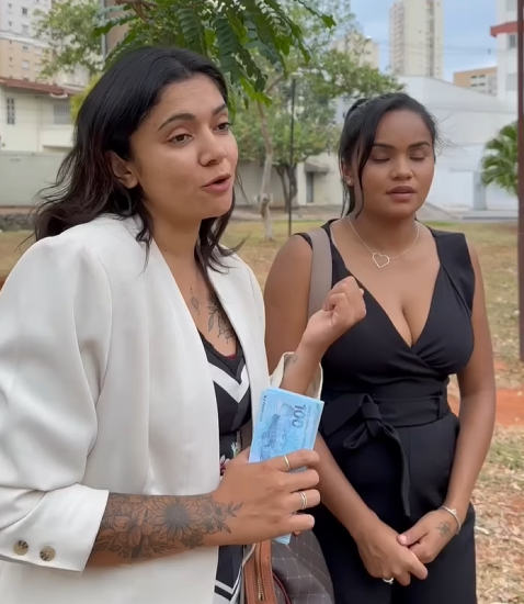 D2100006 Empresária muda a vida deste homem por sua honestidade part2