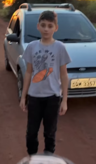 D2000003 O abandono de um filho que passou no presente deste homem part1