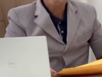 D2100005 Foi menosprezado por sua aparência em entrevista de emprego. veja no que deu! part2