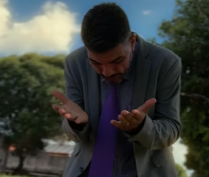 D2000004 Homem humilde salva um menino miliona rio e recebe uma grande recompensa part2