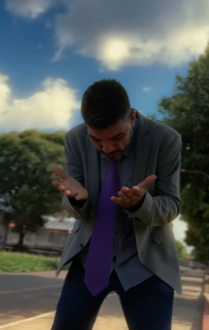 D2000004 Homem humilde salva um menino miliona rio e recebe uma grande recompensa part2
