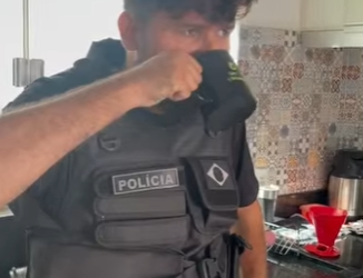 D2100007 Policial chega em sua casa e pega sua esposa no flagra part2