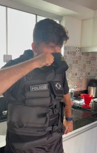 D2100007 Policial chega em sua casa e pega sua esposa no flagra part2